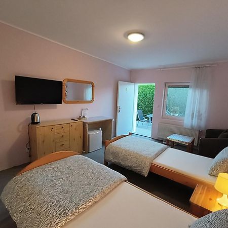 Cozy Room With Garden In Братислава Екстер'єр фото