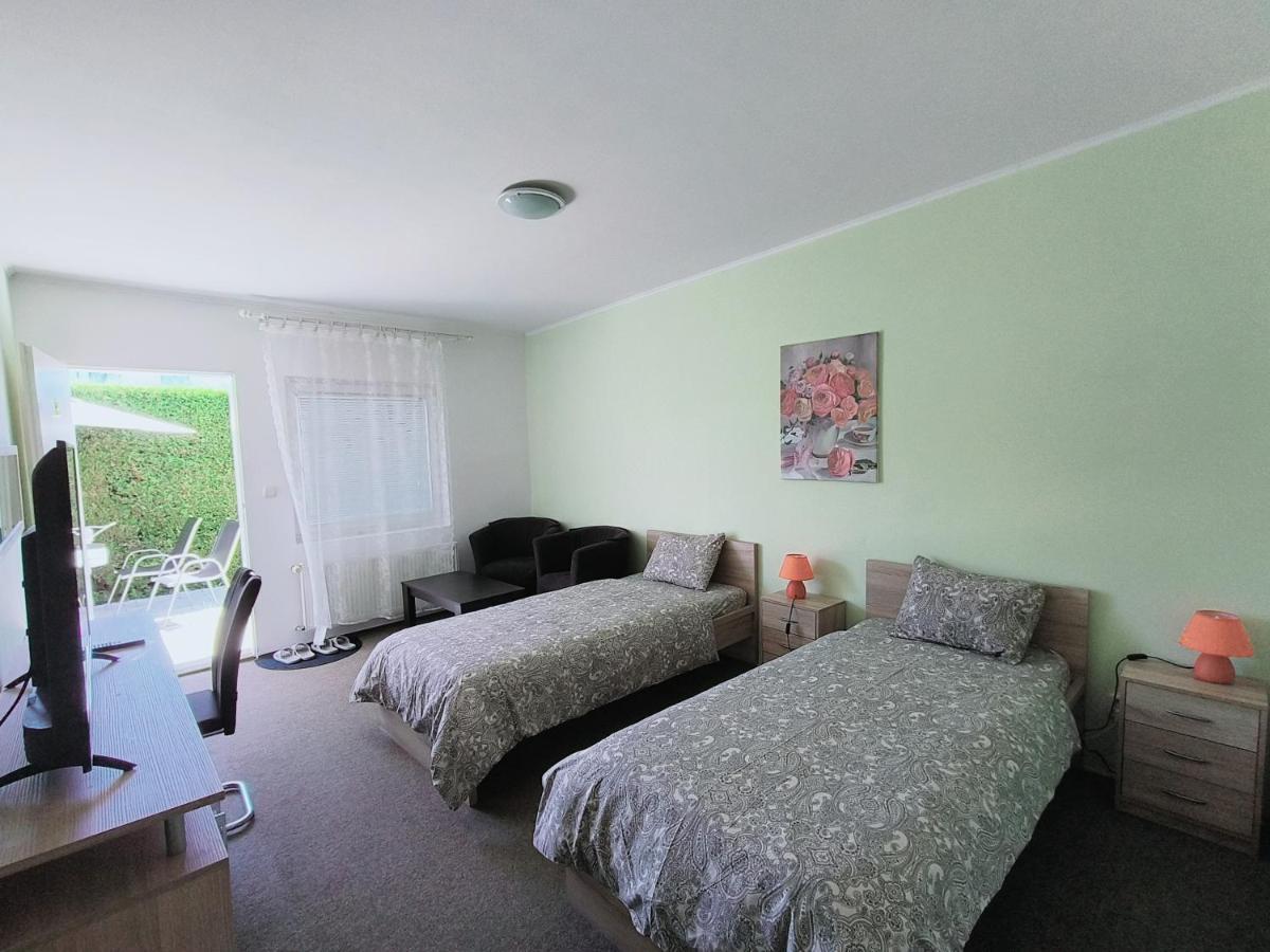 Cozy Room With Garden In Братислава Екстер'єр фото