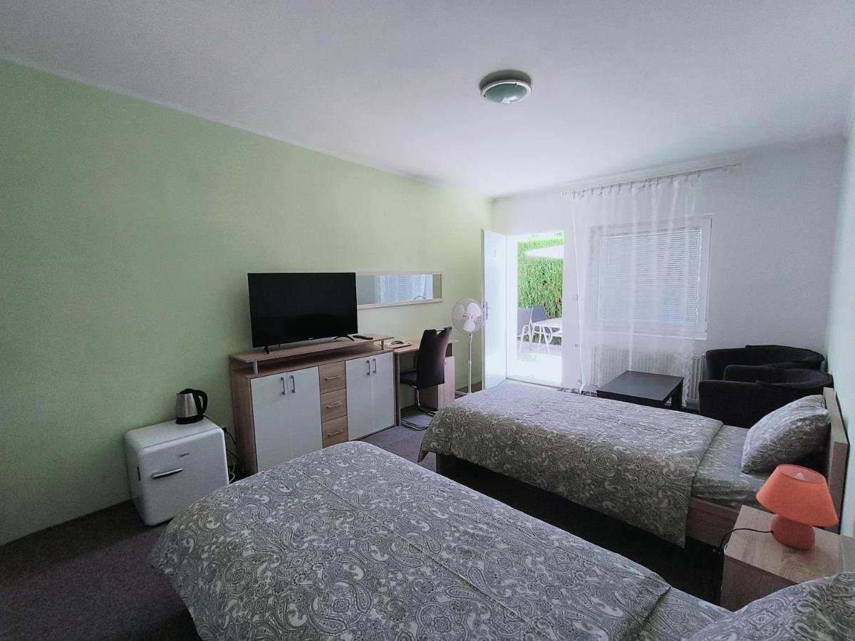 Cozy Room With Garden In Братислава Екстер'єр фото