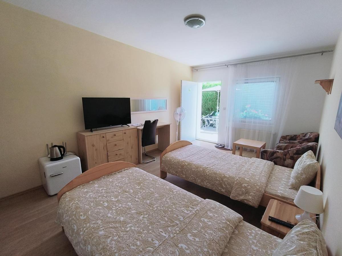 Cozy Room With Garden In Братислава Екстер'єр фото