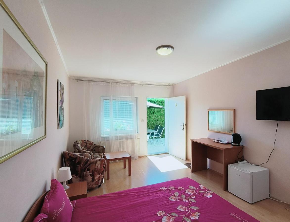 Cozy Room With Garden In Братислава Екстер'єр фото