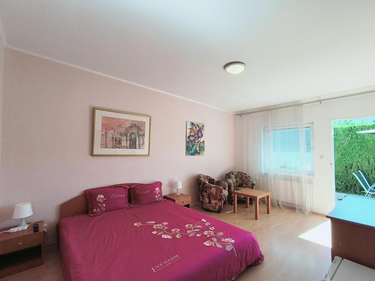 Cozy Room With Garden In Братислава Екстер'єр фото