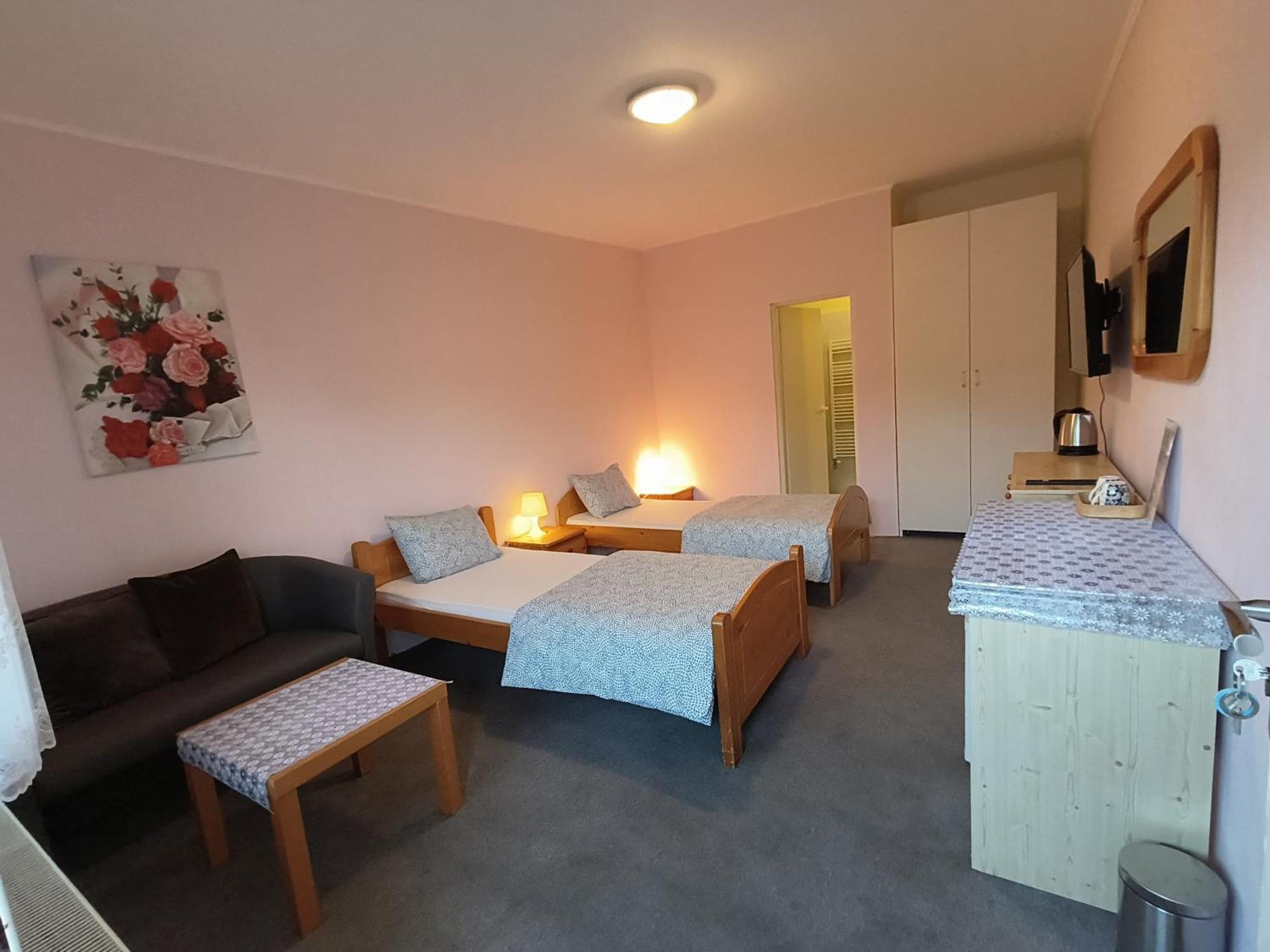 Cozy Room With Garden In Братислава Екстер'єр фото
