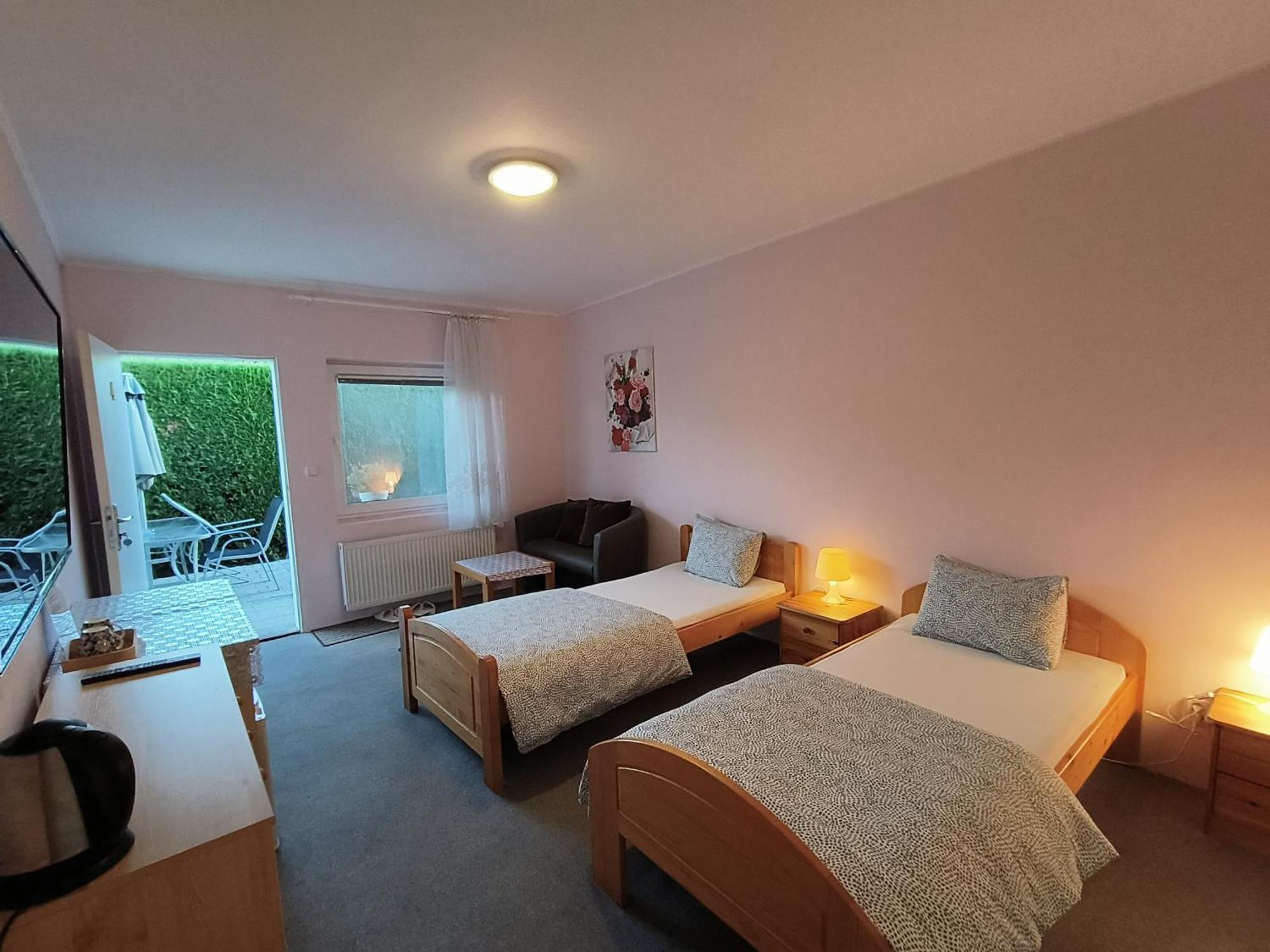 Cozy Room With Garden In Братислава Екстер'єр фото