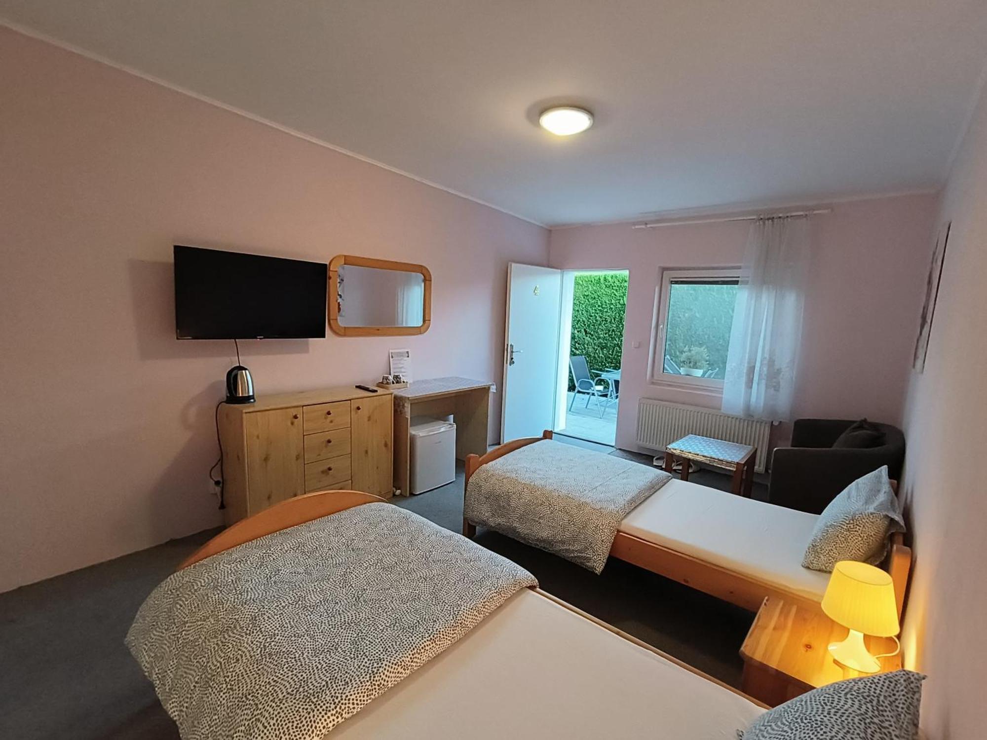 Cozy Room With Garden In Братислава Екстер'єр фото