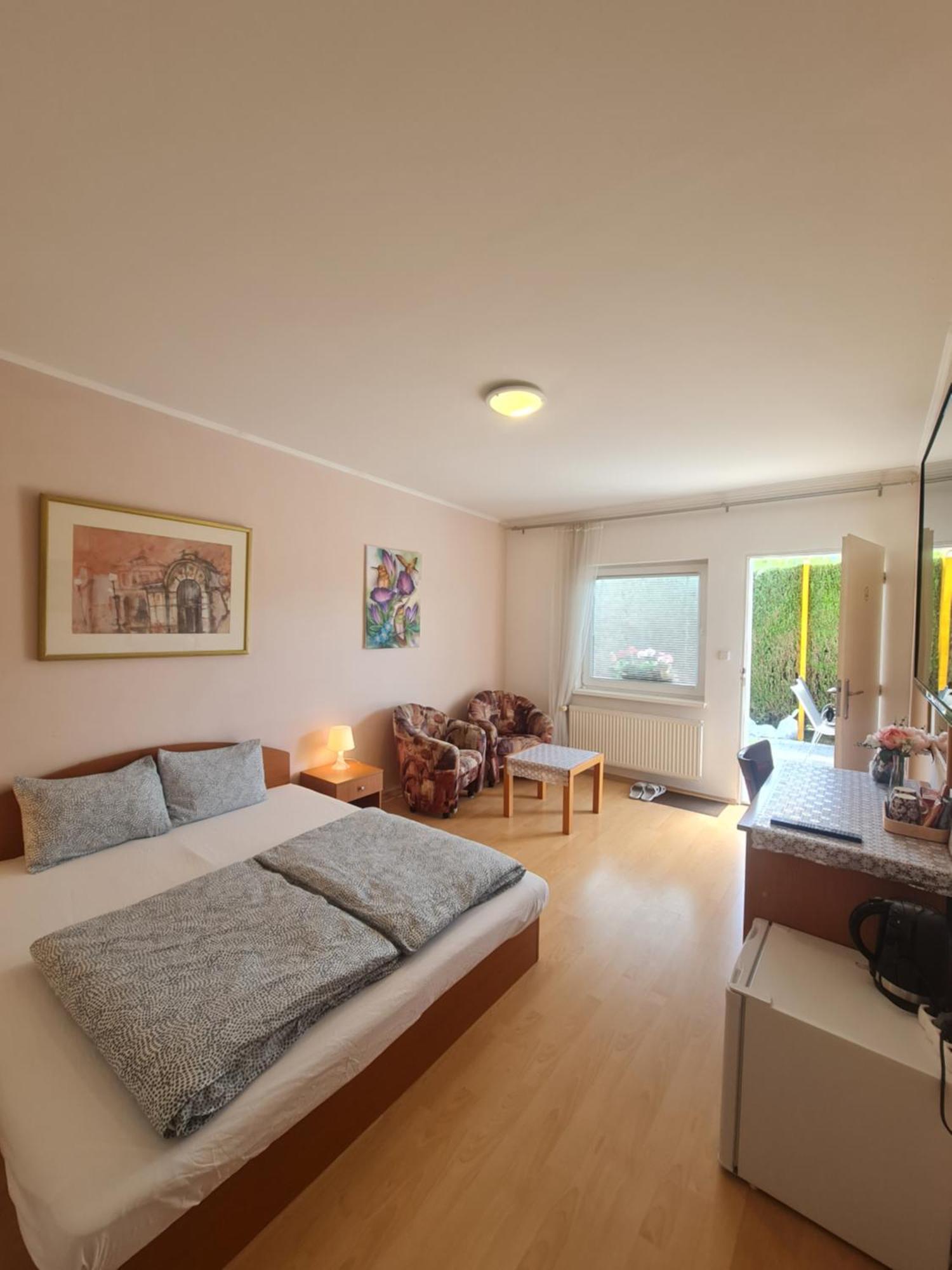 Cozy Room With Garden In Братислава Екстер'єр фото