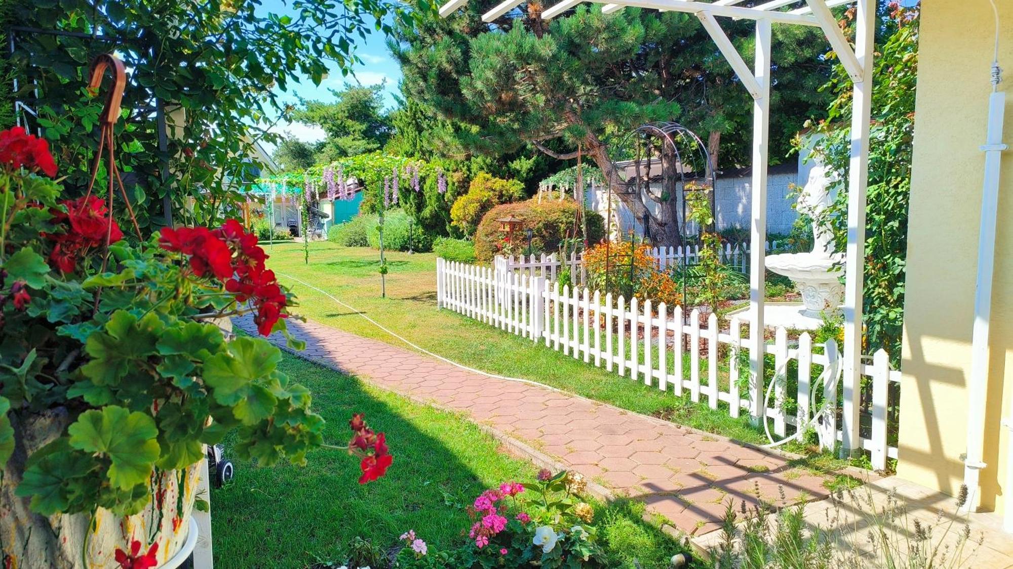 Cozy Room With Garden In Братислава Екстер'єр фото